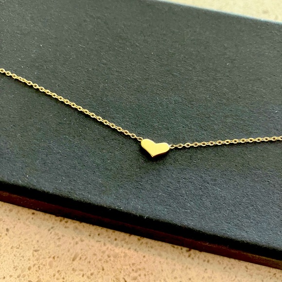 Solid 14k yellow gold heart necklace - Picture 3 of 15
